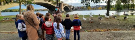 Visite de Devant-le-Pont à des élèves du quartier