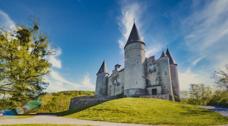 Visite de Celles (église + ermitage + village) et du château de Vêves